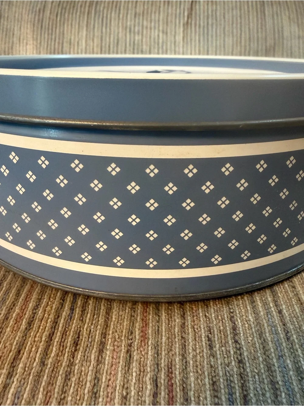 1988 Sweetie Bear Bakery Vintage Blue & White Goose Tin